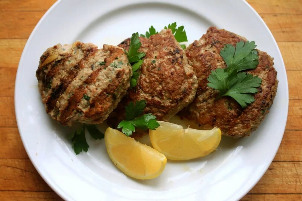 Рецепт котлет с куриной печенью. Котлеты. котлеты из печени. печеночные котлеты на праздничный стол. котлетки из печени куриной.