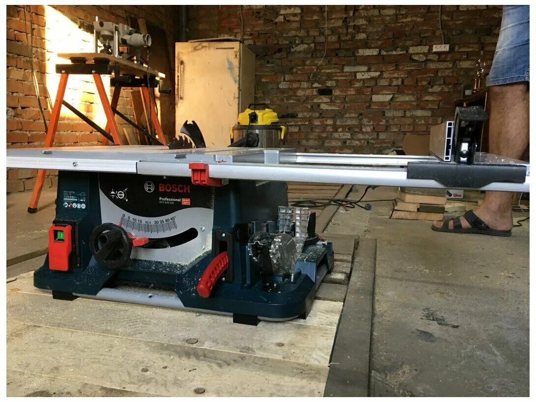 Распиловочный стол bosch gts 635-216. Распиловочный стол bosch. Тормозные диски кат 428. Пила bosch professional gts 635-216. Верстак для bosch gts 635-216 своими руками.