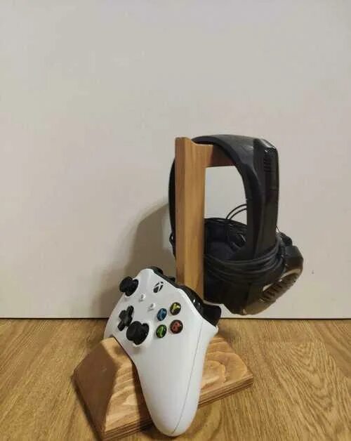 Наушники для джойстика. Подставка для джойстика Xbox 360. Подставка для геймпада Xbox one. Подставка Xbox под наушники Xbox. Подставка для геймпада Xbox Series s.