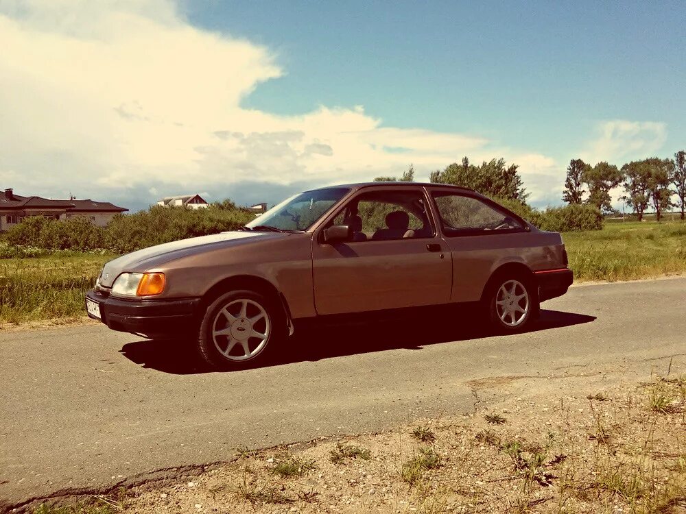Ford sierra xr4. Ford sierra r18. Ford sierra красный. Ford sierra r18. Форд сиерра на 16 дисках.