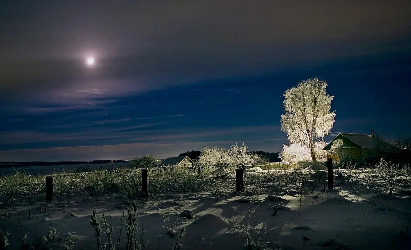 День и ночь деревня. Зимний ночной пейзаж. Зимняя ночь в деревне. Поле зимой ночью. Лунная ночь в деревне.