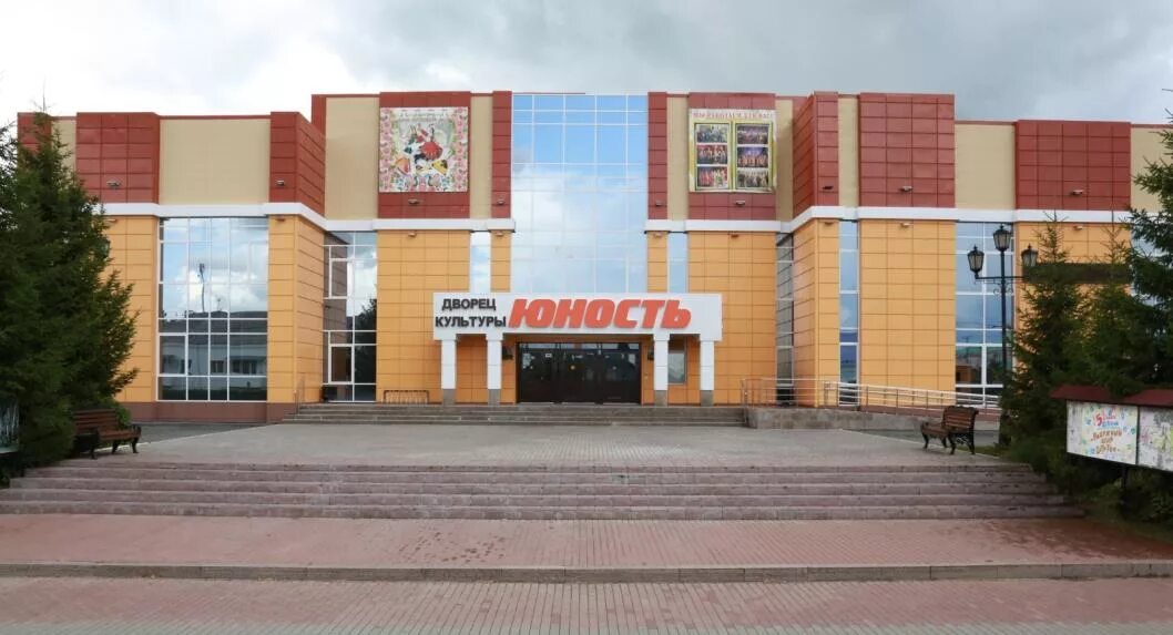 Голышманово дк. Дк юность голышманово. Дк юность голышманово. Районный поселок голышманово. Голышманово дк тюменская область.