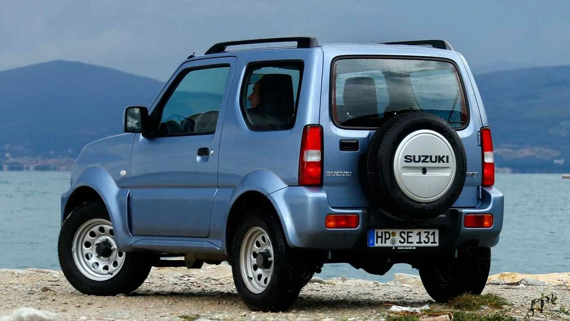 Какую полноприводную машину. Сузуки Джимни 4. Сузуки Джимни 1. Suzuki Jimny 2. Сузуки Джимми 3 поколения.