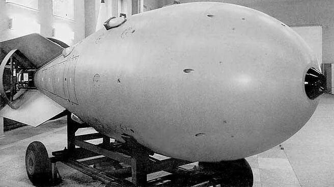 Водородное оружие. Водородная бомба Сахарова 1953. Советская водородная бомба 1953. РДС-6с первая Советская водородная бомба. Испытание водородной бомбы 1953.