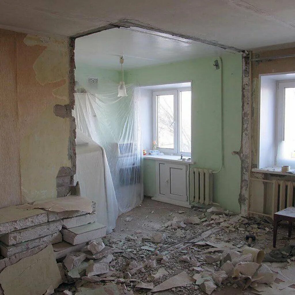 Перепланировка снос. Снес несущую стену в квартире. Перепланировка квартиры демонтаж стены. Демонтаж квартиры. Перепланировка снос.