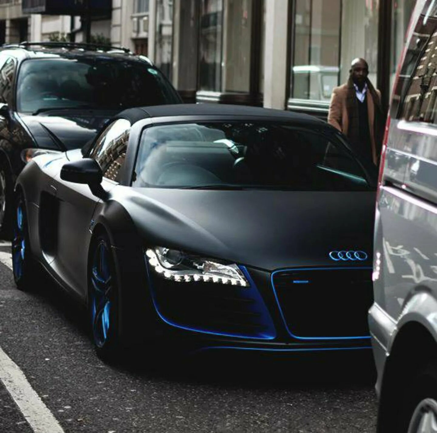 Черная голубая машина. BMW Audi r8. Audi r8 Black Matte. Ауди r8 черная Эстетика. Бугатти r8.