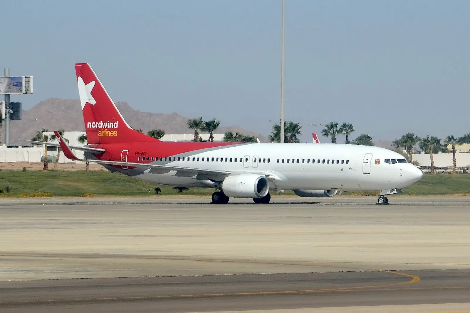 Северный ветер авиабилеты самолеты. Боинг 737 Nordwind. Самолёт Боинг 737 Норд Винд. Северный ветер (Nordwind Airlines). Авиакомпания Нордвинд Эйрлайнс.