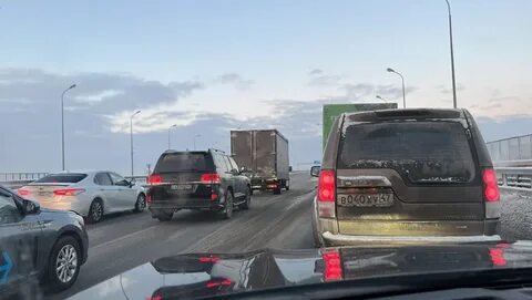 На ленинградке ты стоишь а в голове