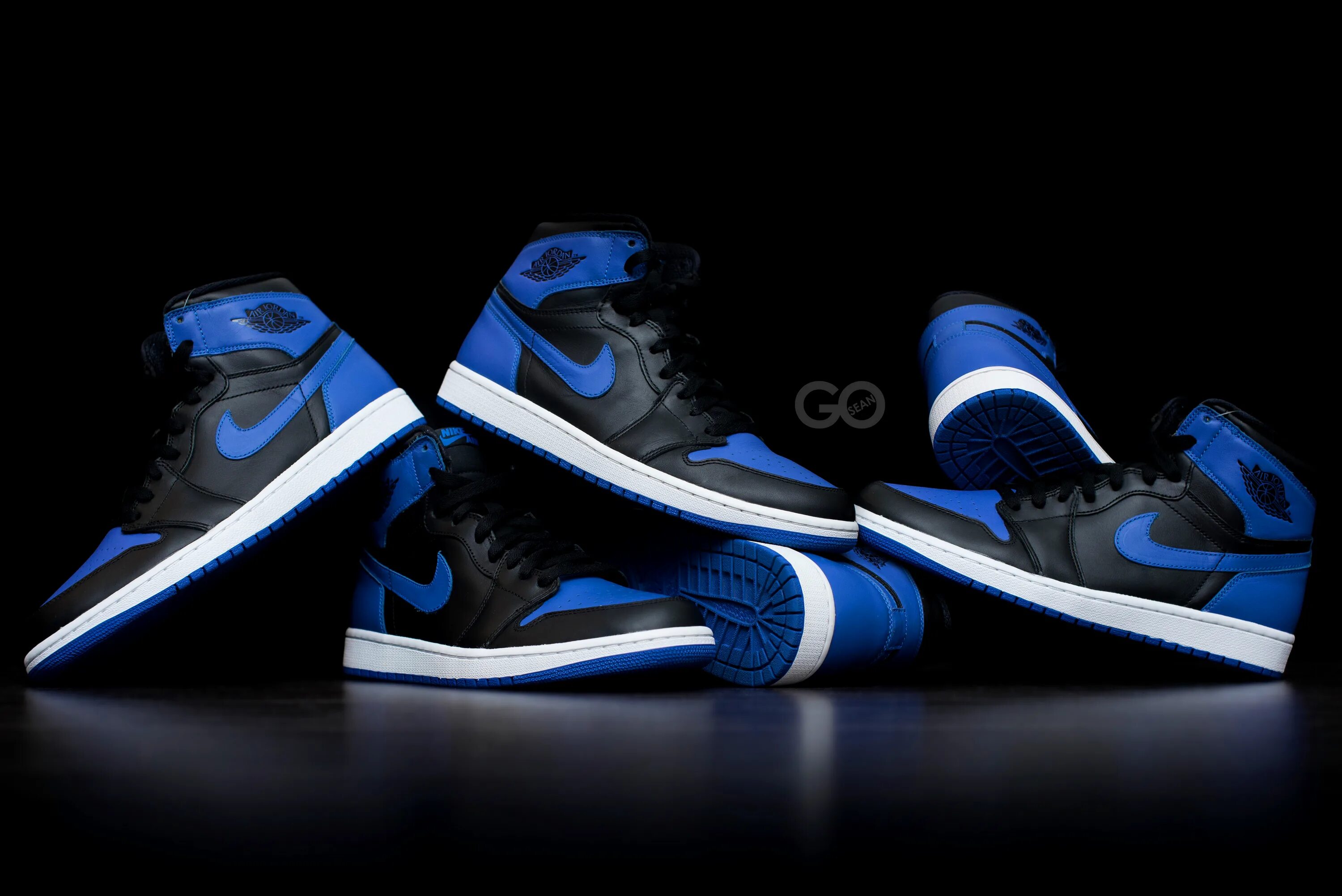 Черно синие найки. Nike Air Jordan 1 коллекция. Air Jordan Nike тёмно синие. Air Jordan 1 Blue White.