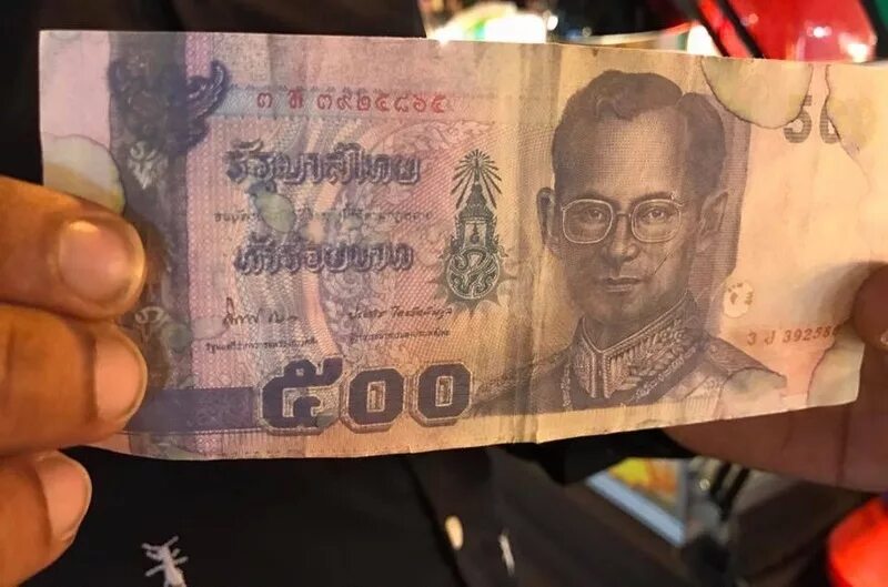 Купюра 500 бат. Купюры Таиланда 2020. 500 Тайских бат фото. Деньги в Пхукете