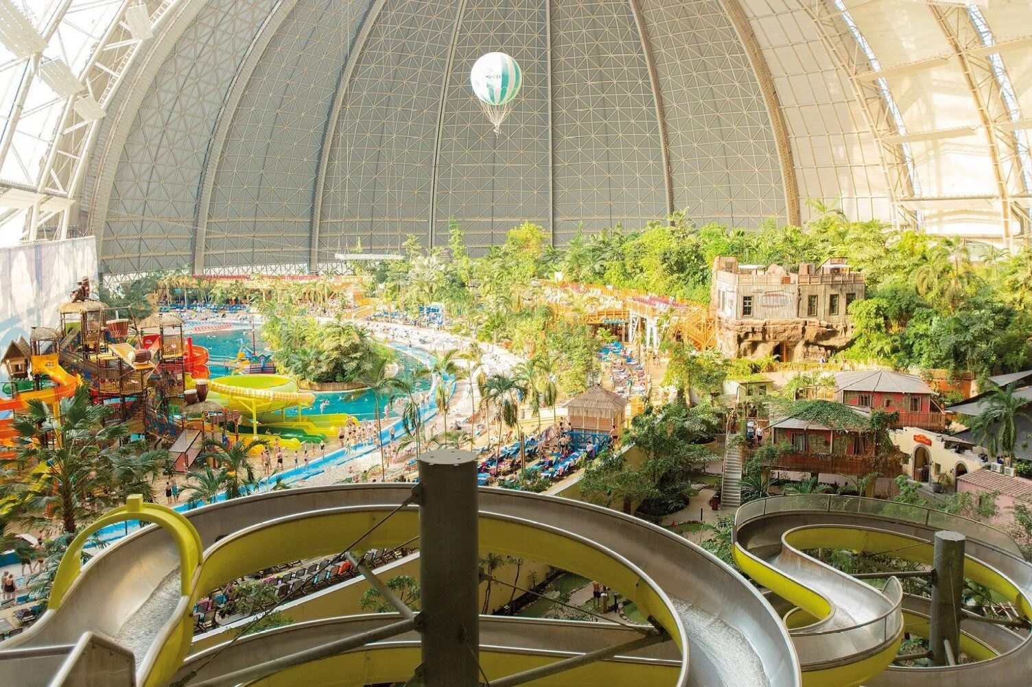 Аквапарк Берлин тропические острова. Аквапарк в Германии Tropical Islands. Аквапарк Тропикал Исланд Берлин. Tropical Islands, Краусник, Германия.