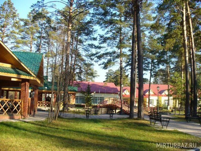 Елыкаевская слобода кемерово база отдыха фото. Загородный дом кемерово верхотомка. Турбаза на берегу томи. База отдыха белые камни. Турбаза верхотомка кемерово.