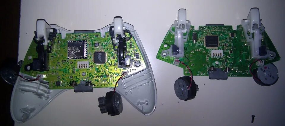 Ремонт джойстиков 360. Xbox 360 Controller плата. Разобранный джойстик Xbox 360. Оригинальные платы геймпада Xbox 360. Xbox 360 Gamepad inside.