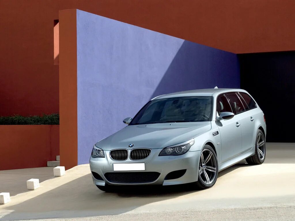 Универсал м. BMW m5 e61. BMW m5 Touring. BMW m5 e60 Touring. BMW 5 e60 Touring.