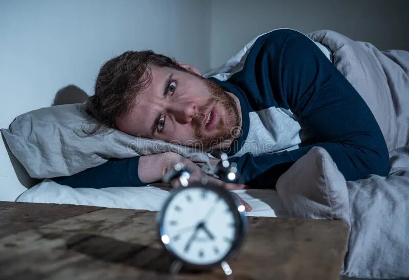 Trying to sleep. Trying to sleep. Trying to sleep. Бессонный человек. Бессонная ночь поэта фото.