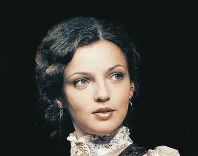 Bir qiz va ikki yigit bilan uchlik jinsiy aloqani onlayn tomosha qiling