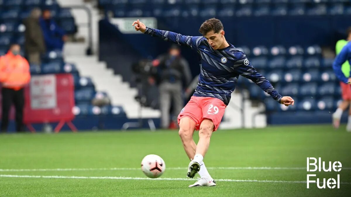 лионель месси футболисты. средние футболисты. средняя футболистов. дэвид бекхэм футболист сборная англия. роналдиньо барселона.