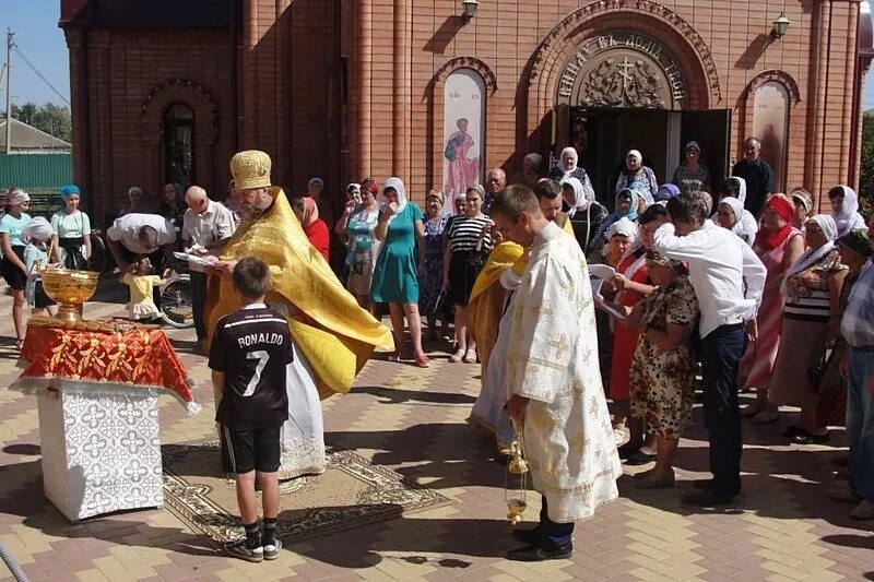 Петропавловское арзгирский ставропольский край. Петропавловское Арзгирский район Ставропольский край. Арзгирский район село Петропавловское. Церковь Димитрия Солунского с Петропавловское Ставропольский край .. Село Петропавловка Петропавловское Арзгирский район.