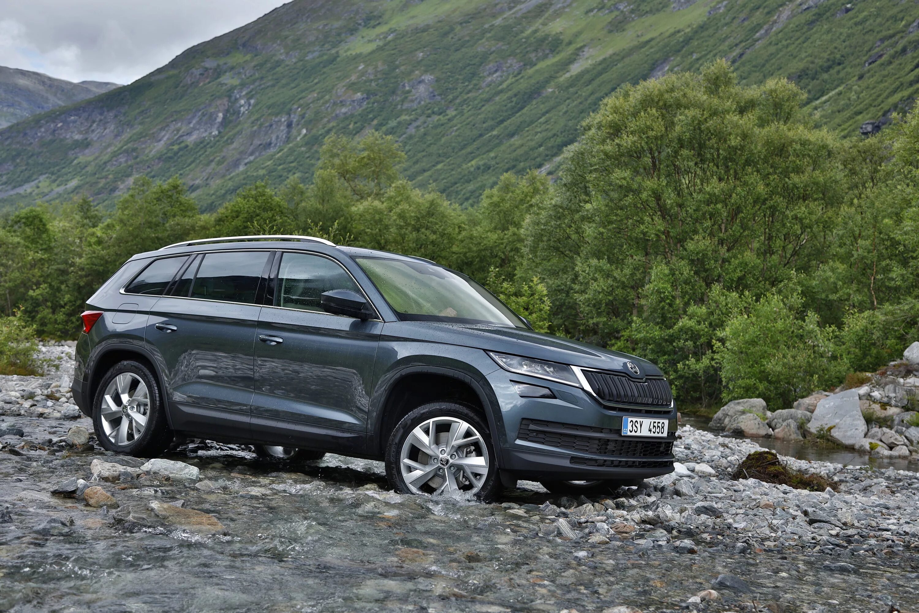 Шкода кодиак обзор. Skoda kodiaq 2018. skoda kodiaq 2017. skoda kodiaq 2016. шкода кодиак 2025.