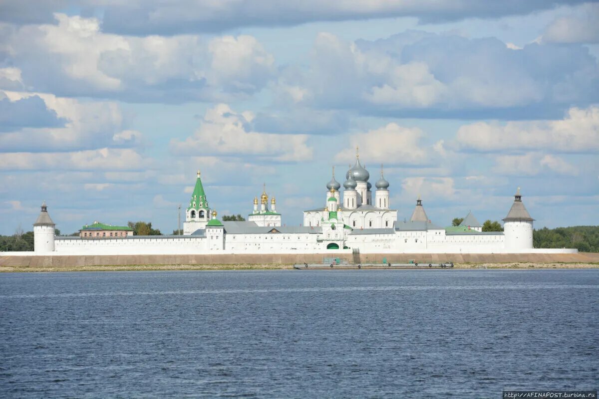 Макарьевский монастырь на теплоходе из нижнего. Желтоводский макариев монастырь. макарьевский монастырь лысково. макарьевский монастырь поволжье.