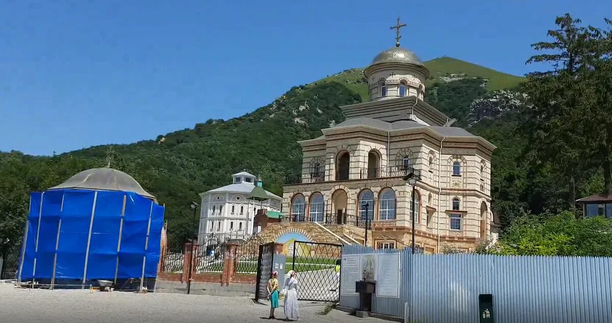 Мужской монастырь в пятигорске на горе бештау. Монастырь в пятигорске на бештау. Монастырь на бештау пятигорск. Второ-афонский мужской монастырь на горе бештау. Бештаугорский монастырь пятигорск.
