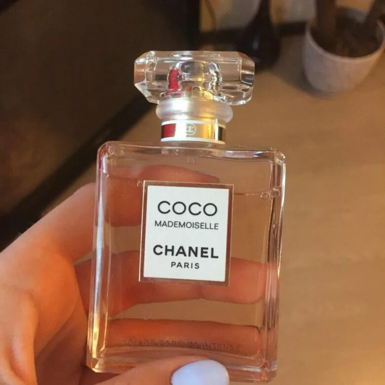 Лэтуаль Coco Mademoiselle Chanel Paris. Коко Шанель мадмуазель в Ренни. Сосо мадмуазель в баллончике. Coco Mademoiselle intense Chanel фото.