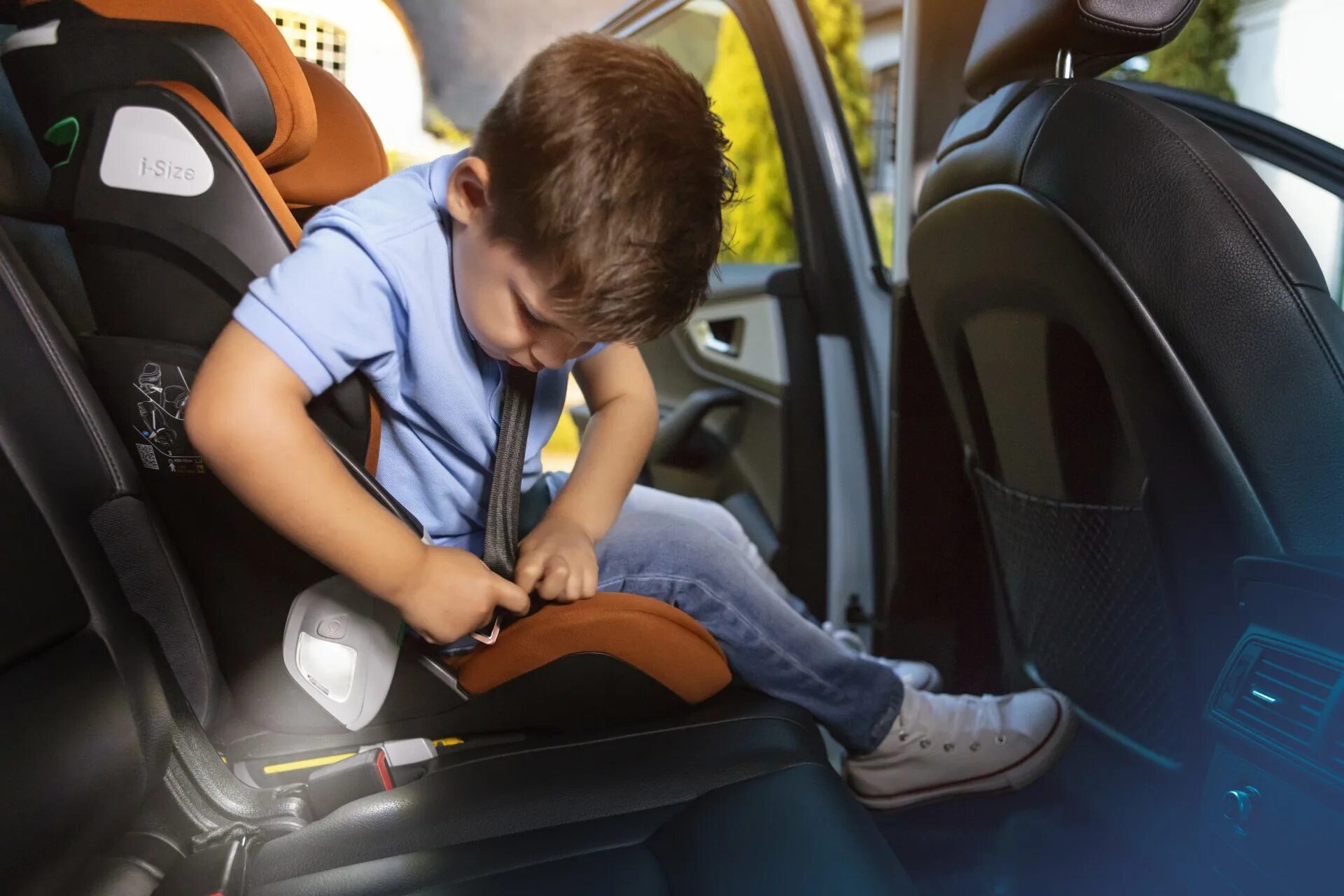 Детский кресло для автомобиля. Про перевозку детей. Детское кресло для двоих в машину. Машина для детей. Детский бустер для автомобиля.