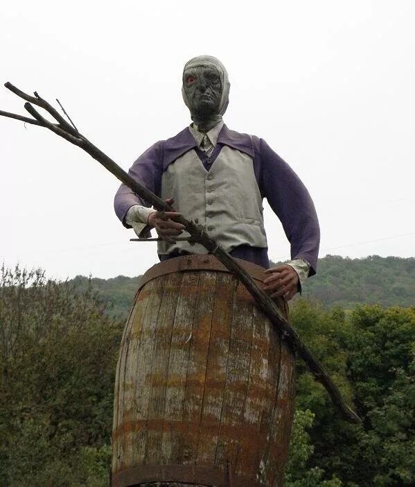 Бабай ага. Новогодние персонажи. Дед мороз и снегурочка на улице. Новогодние приключения бабы яги. Лицо куклы деда мороза.