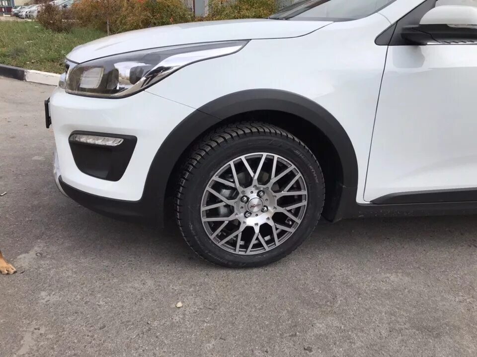 Киа х лайн резина. Kia Rio x line 17 колеса. Kia Rio x-line диски 16. Kia Rio x line r16. Киа Рио х-лайн на 16 дисках.