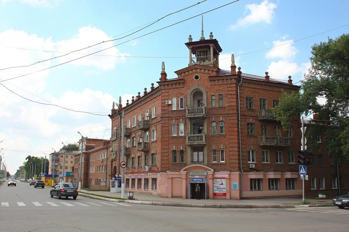 Центр города чапаевск. Город чапаевск самарской области улица ленина. чапаевск берсол. дом коммуны чапаевск. главная улица города чапаевска самарской области.