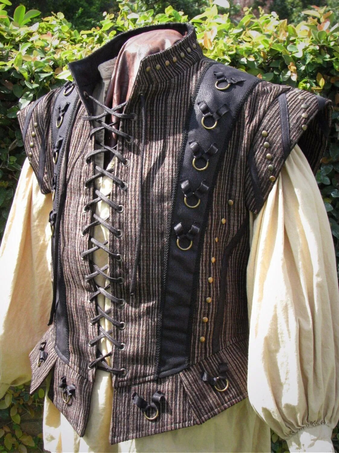 Колет 16. Дублет 16 век одежда. Дублет Ренессанс. Дублет 16 века. Камзол дублет.