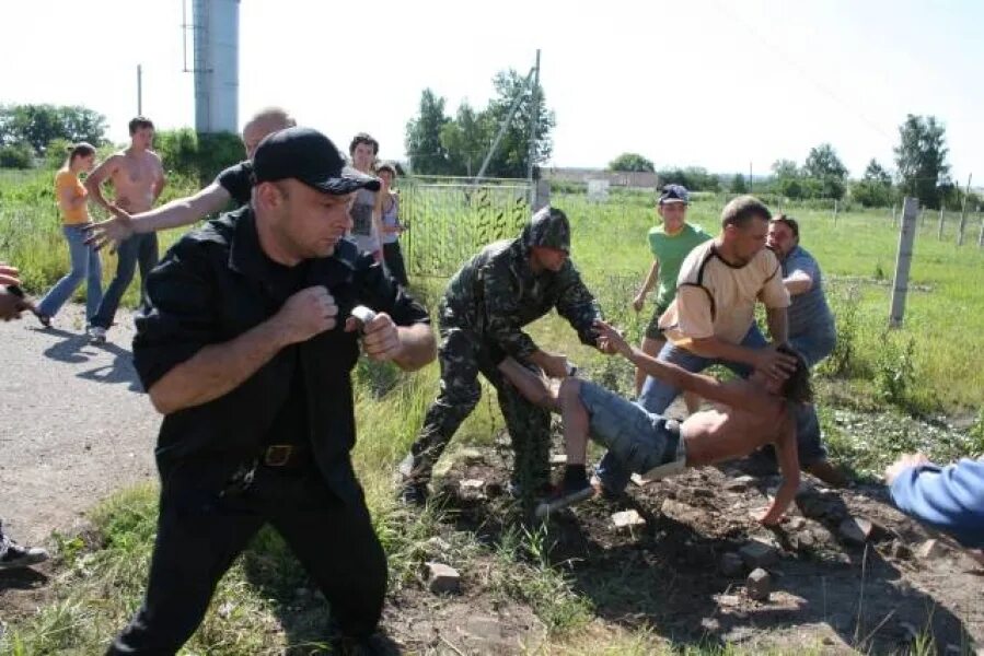 Нападение на лагерь. Лагерь экологов в лесу. Мга нападение в лагере.