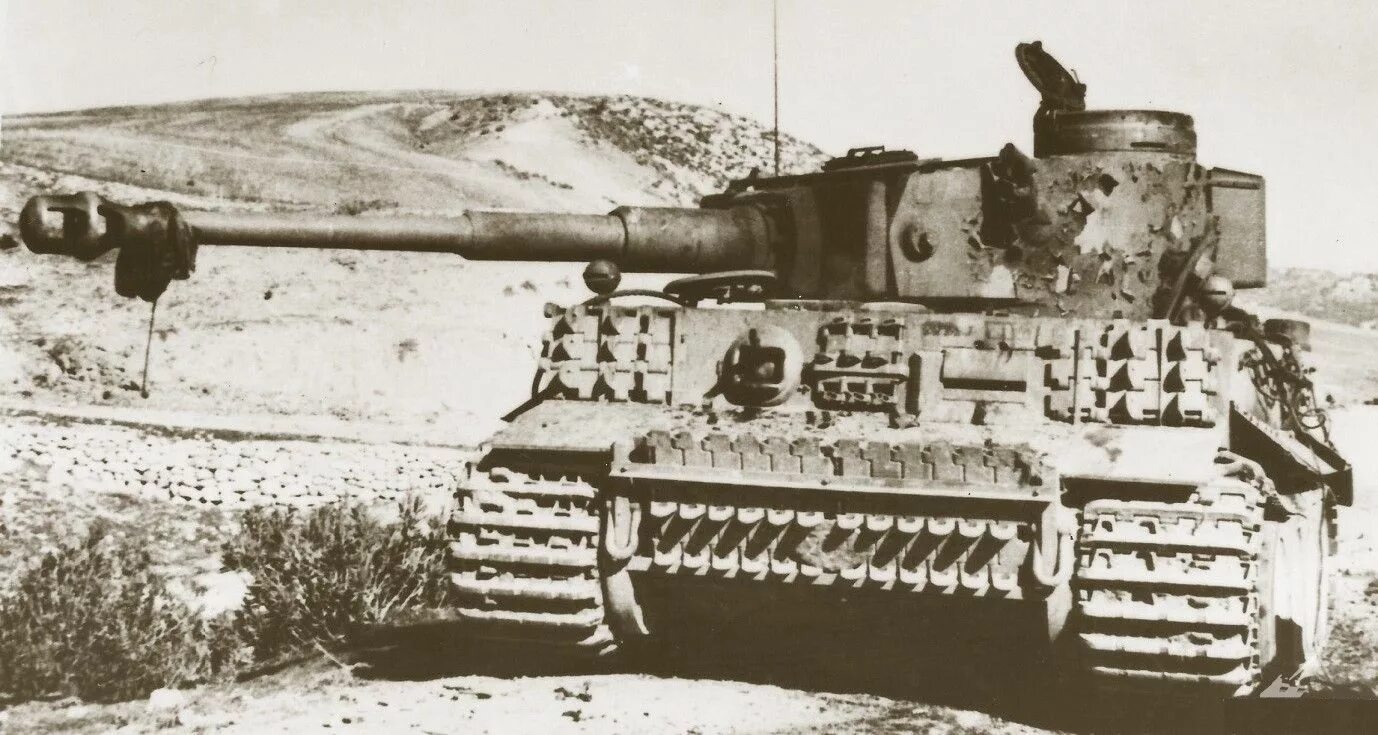 Первая а четвертая т. Танк тигр 1943. Танк тигр 1942. Танк тигр 1943 год. Tiger 1 в бою.