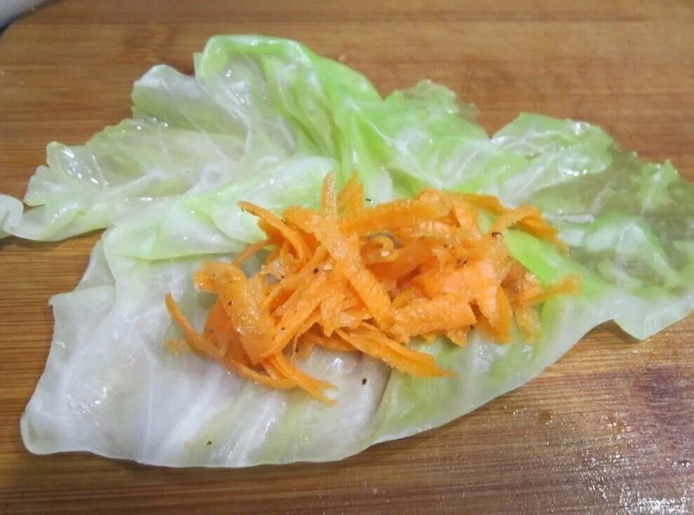 капуста белокочанная. красивая подача салата из капусты. пикантная капуста. квашеная капуста по-петровски. блюда из капусты.