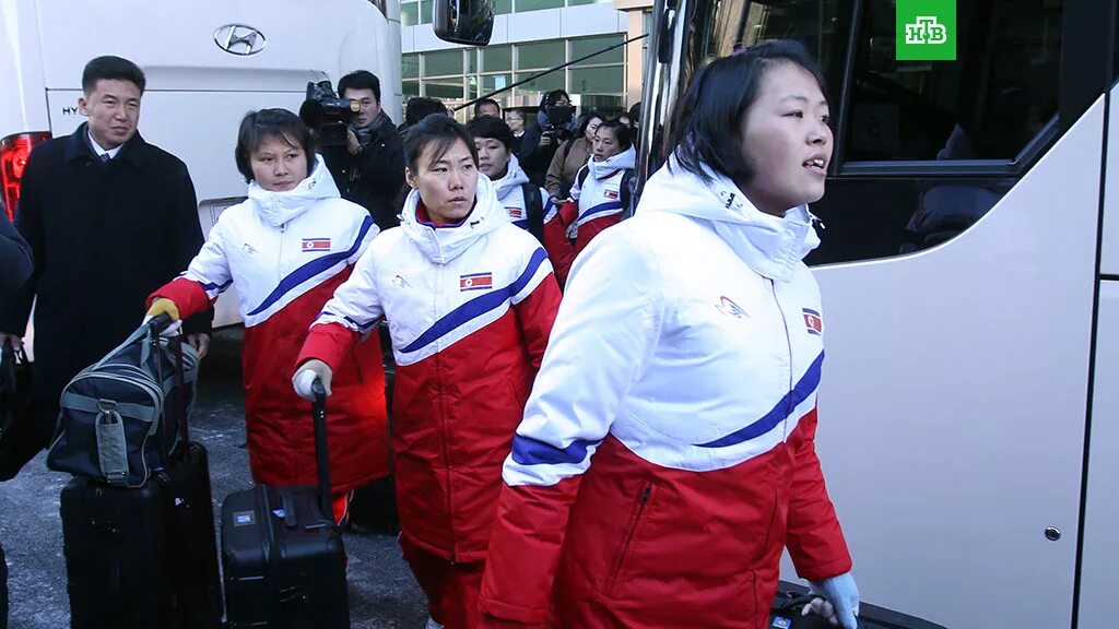 Спортсмены южной кореи. Сборная Кореи на Олимпийских играх. Спортсмены КНДР. Спортсменки из КНДР.