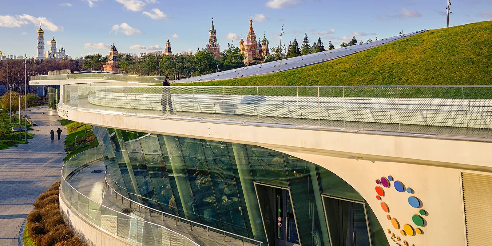 парк зарядье москва проект. выставка в манеже в москве 2022. красная площадь парк зарядье. выставка в зарядье в москве 2023 сегодня. зарядье осень 2022.