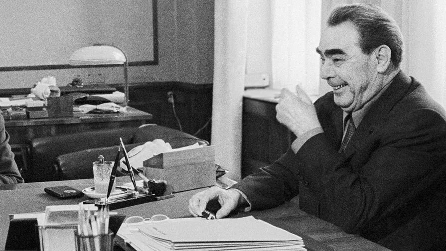 Руководства брежнева. Доктрина брежнева. доктрина брежнева газета правда 1968. внешнеполитическая доктрина брежнева.