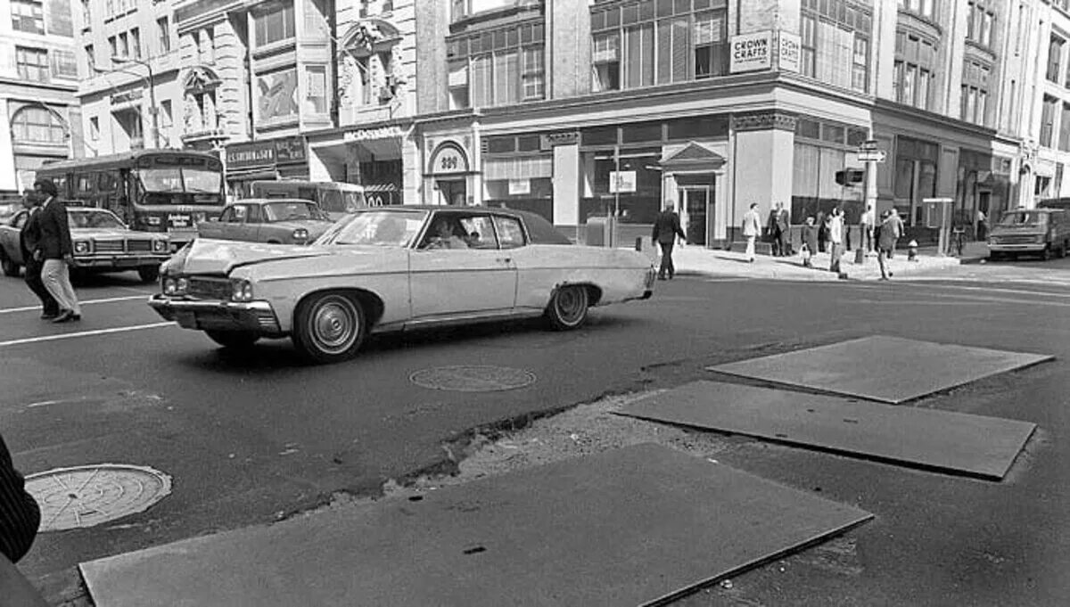 1977 год америка. 1977 год америка. Погромы в нью-йорке 1977. Нью йорк гетто 1970. 1977 год америка.