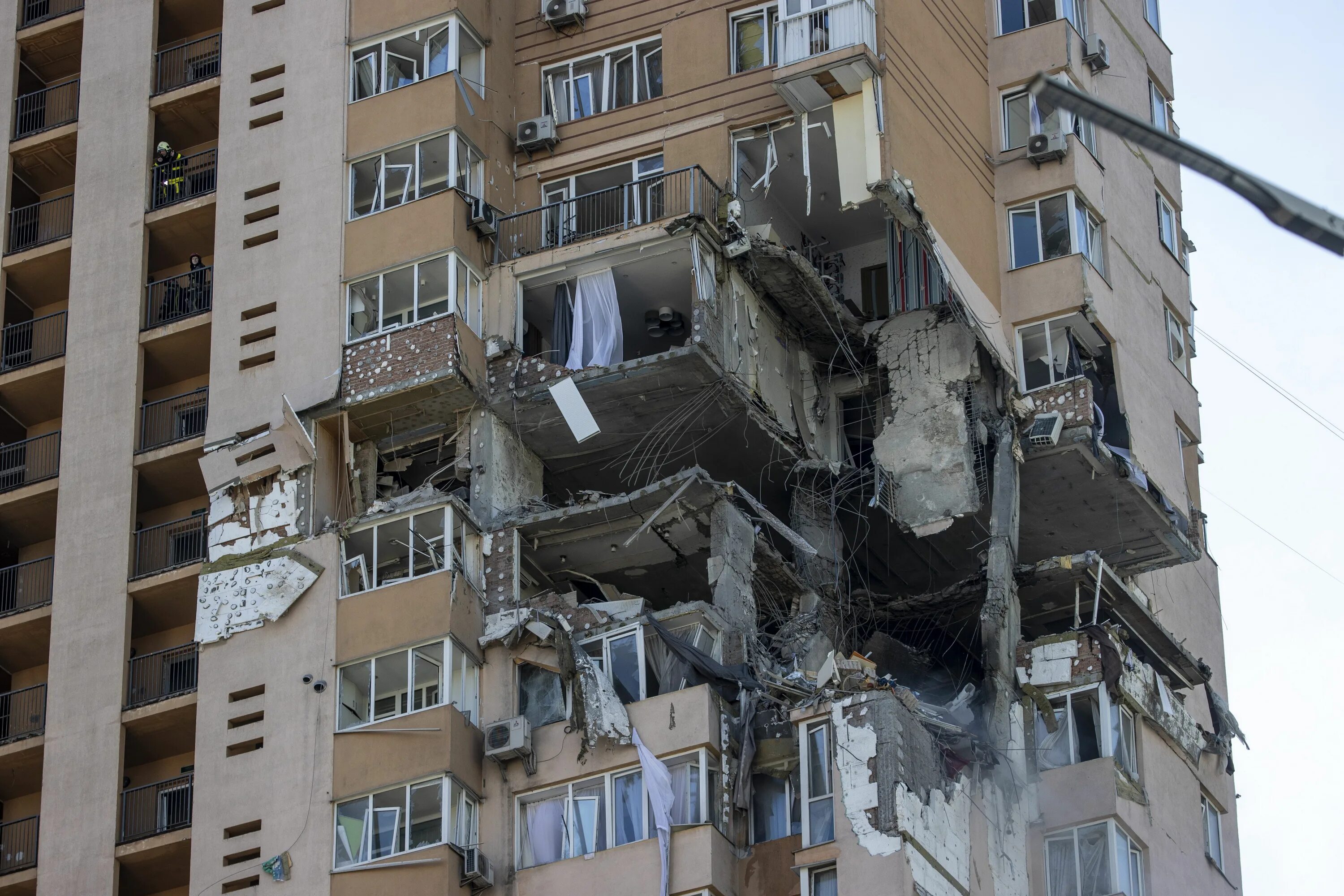 Разрушенный дом. Разрушенное здание в Харькове. Разрушение жилого дома. Когда будут бомбить киев