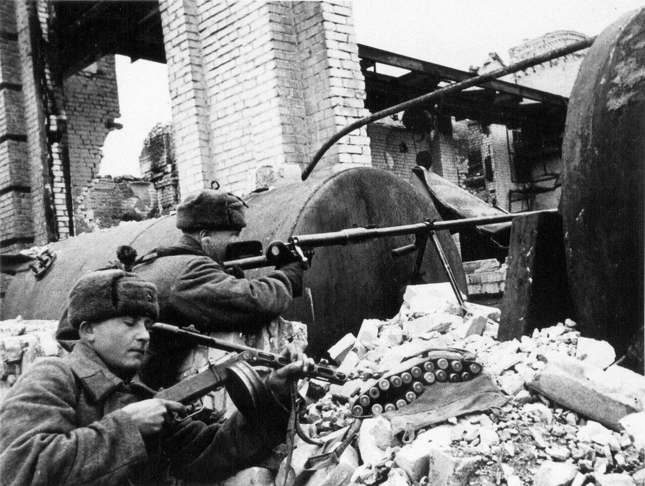 Сталинград оборона 1941 - 1942 гг. Хроника 1942 года. Хроника 1942 года. Курская битва артиллеристы. Хроника обороны севастополя 1941-1942.