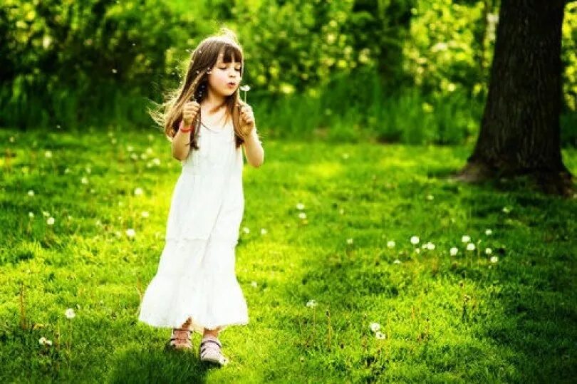 Маленькая хрупкая девушка. Красивые маленькие девчонки. Маленькую хрупкую девочку. Красивые юные девушки подростки. Андрей скоромный с дочкой.