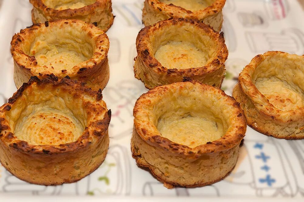 закуски в тарталетках из хлеба. тостовый хлеб тарталетки. тарталетки из тостового хлеба в духовке. тарталетки из хлеба для сэндвичей. тарталетки из хлеба.