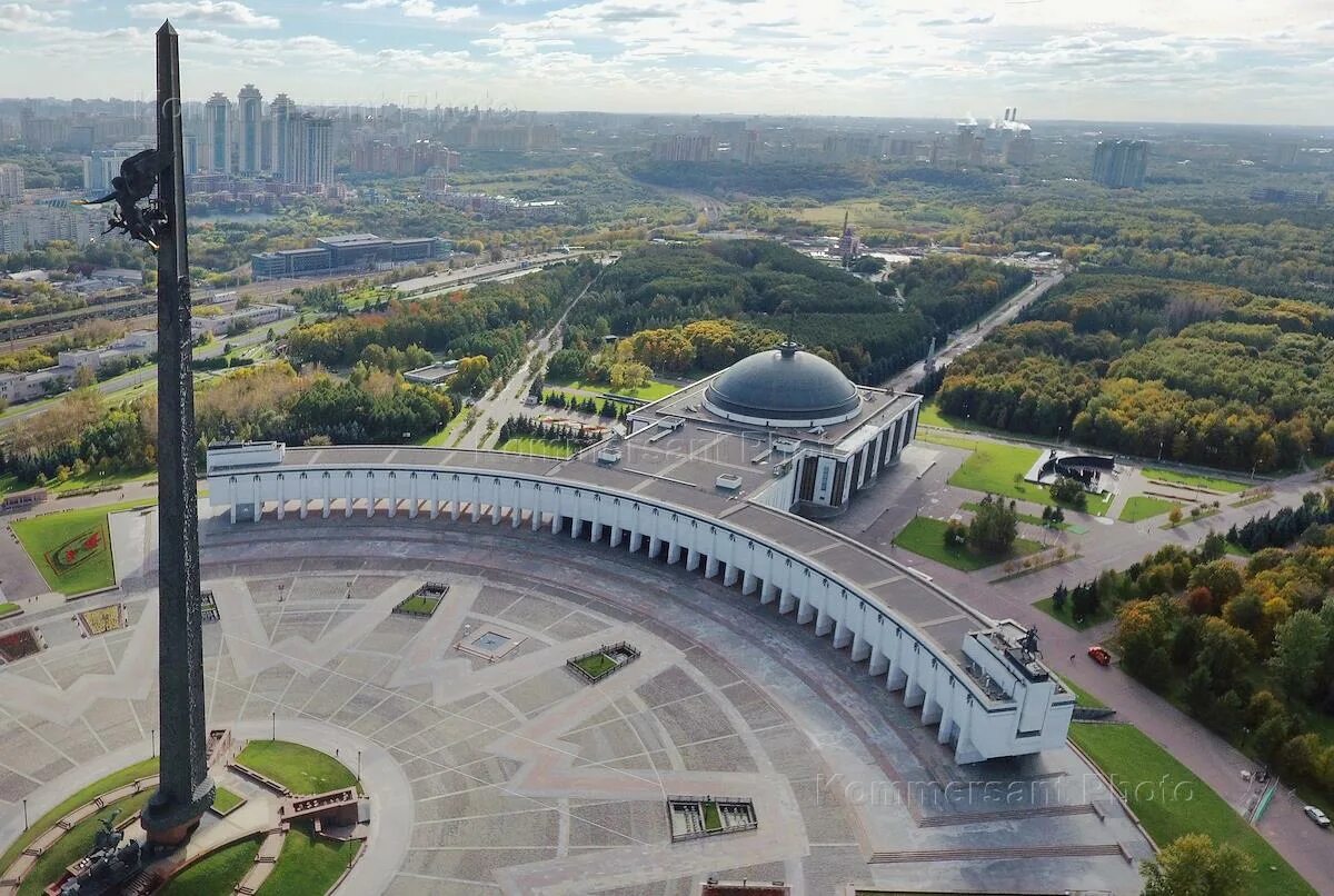 Москва метро на поклонной горе. Поклонная гора станция метро. Поклонная гора в Москве станция метро. Метро на Поклонной горе в Москве станция. Арка на Поклонной горе Москва.