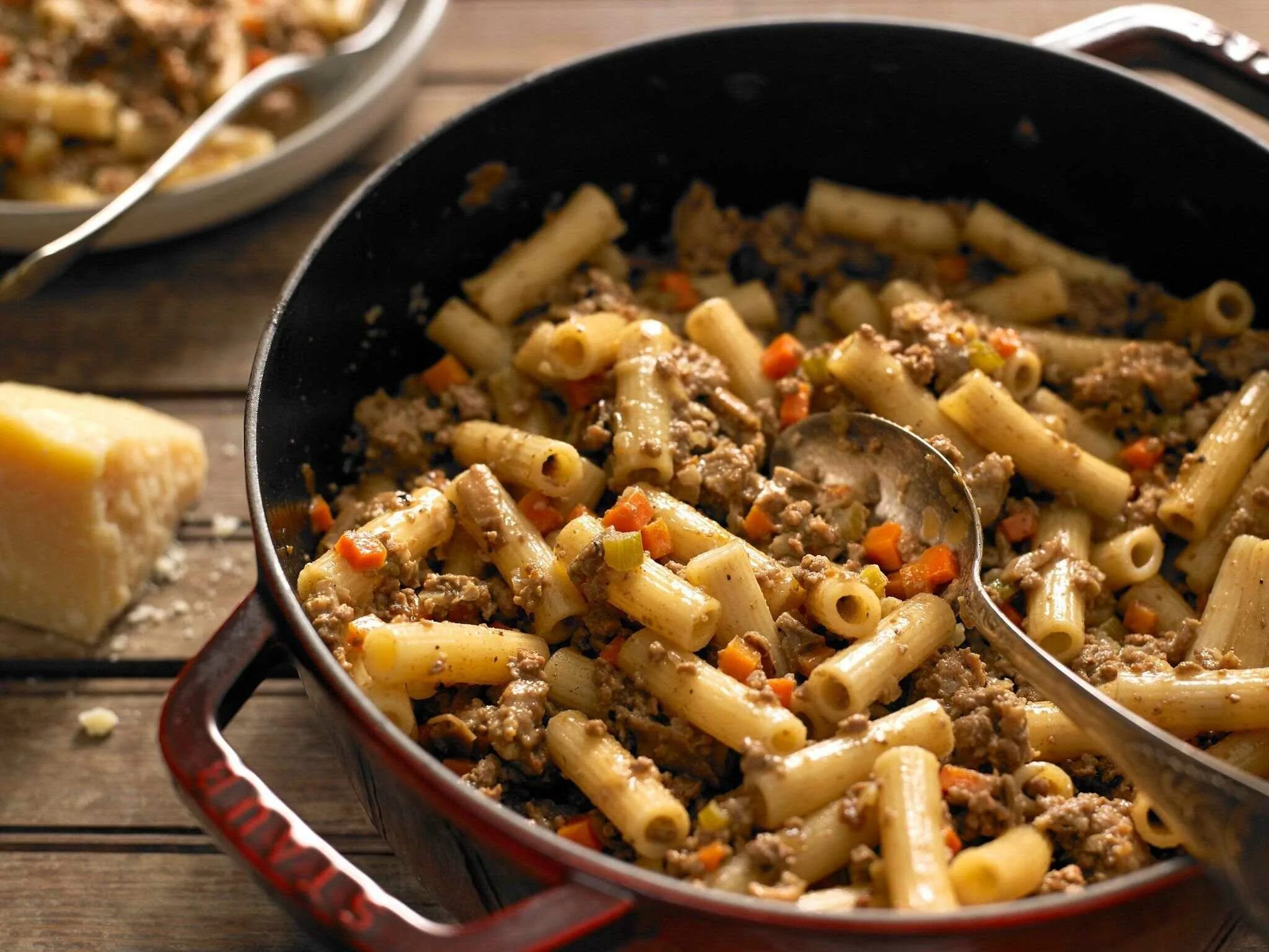 Как вкусно сделать макароны по флотски. Макароны по-флотски с тушенкой. макароны по флотски с сыром. макароны для макарон по флотски. пенне по флотски.