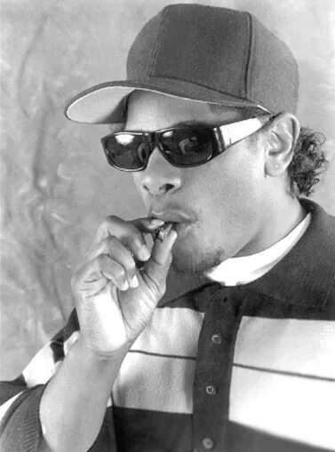 Eazy e lets take a trip. Eazy e. eazy e 1994. eazy-e фото. eazy e курит.