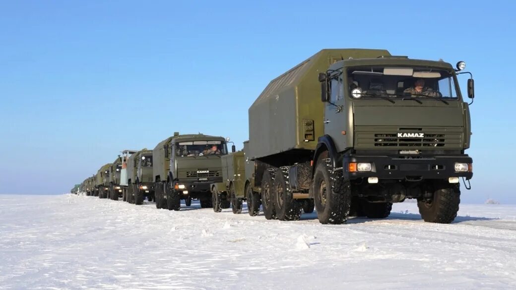 Военная автомобильная дорога. Военный КАМАЗ МТО. Военные КАМАЗЫ колонна 2022. Новый военный КАМАЗ. КАМАЗ вс РФ.