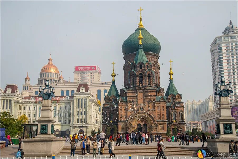 Харбин китай летом провинция. Софийский собор (харбин). Софийский храм в харбине. Харбин площадь. Харбин летом.