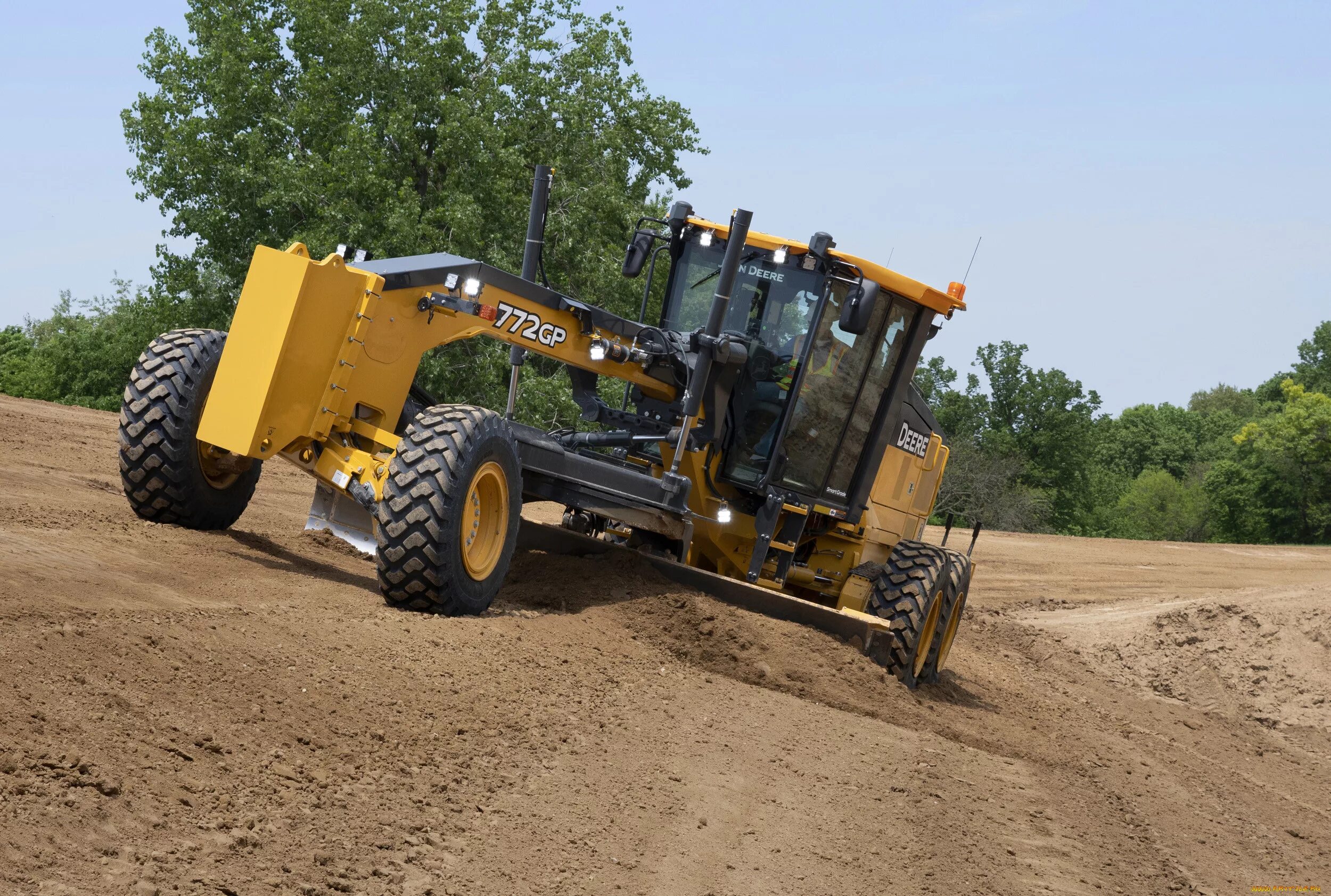 Работа автогрейдер вакансии. Грейдер John Deere. John Deere 772g. Грейдер Джон Дир дорожный. Джон Дир 772.