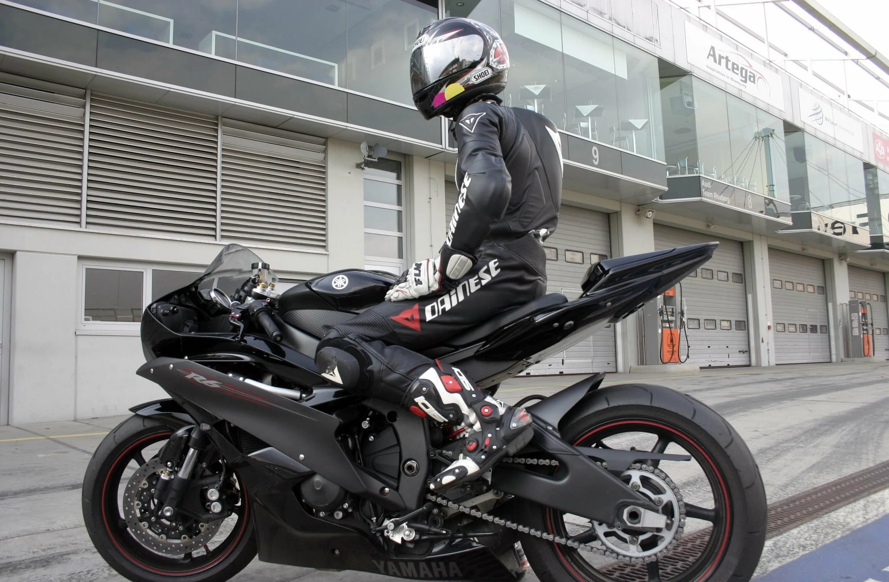 Honda cb 1300 super four. Хонда сбр 600рр. Мото таря. Ямаха r1. Мототаня озолина.