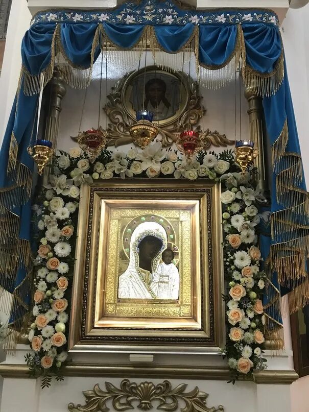 икона богородицы казанская (ярославская). чудотворная ярославская икона божией матери. казанская икона божией чудотворная. панагия казанская богоматерь. ярославская казанская икона божией матери.